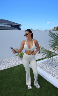 V Front Invisible Scrunch Base Flares – Pockets